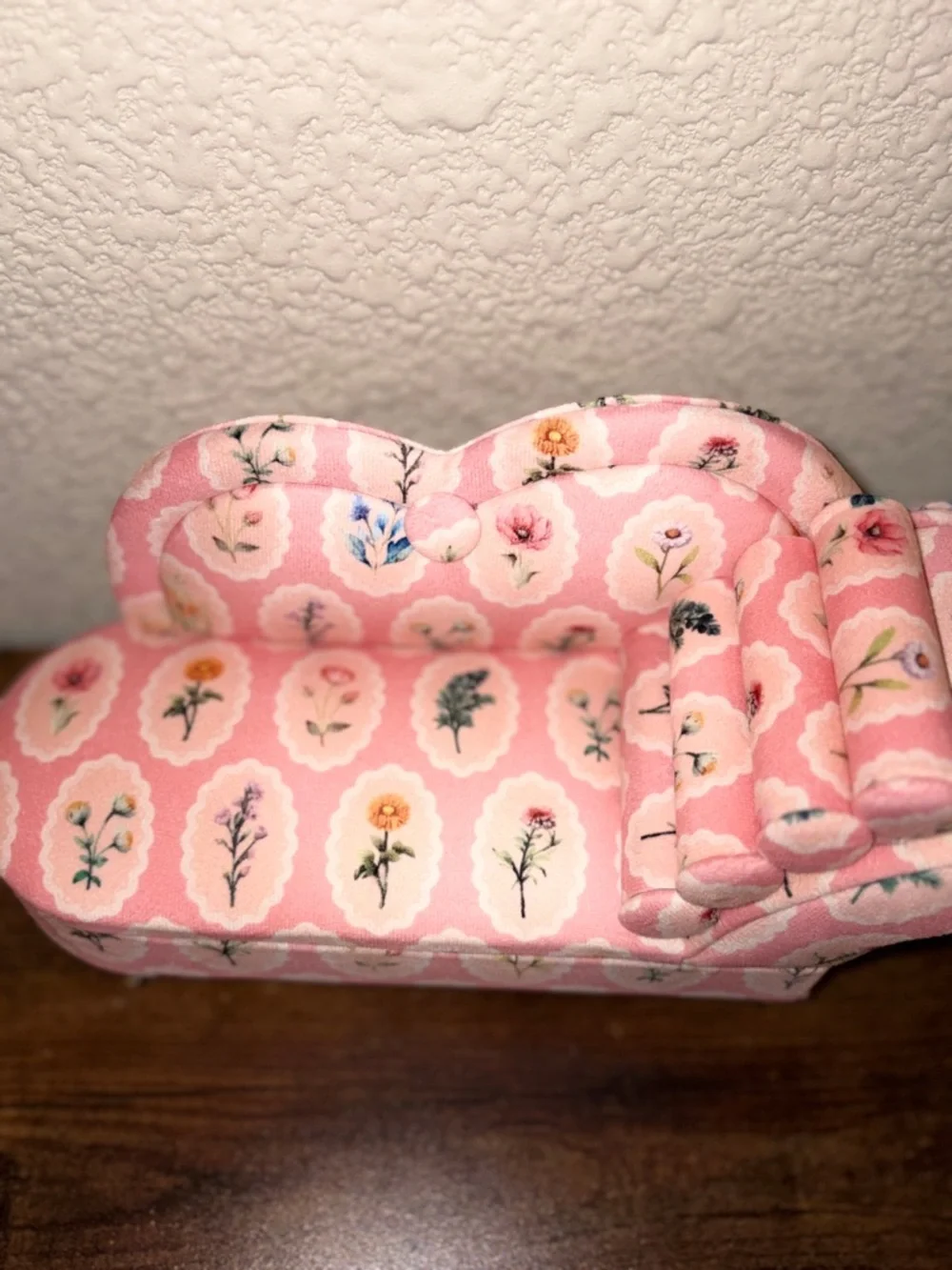 Viral New Mini Floral Chaise Lounge Jewelry Box Pink Velvet Vanity Decor